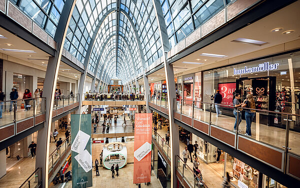 IN DEUTSCHLAND WIRD DAS EINKAUFSZENTRUM ZUR LAUFSTEG-BÜHNE: FASHION DAYS IM ETTLINGER TOR