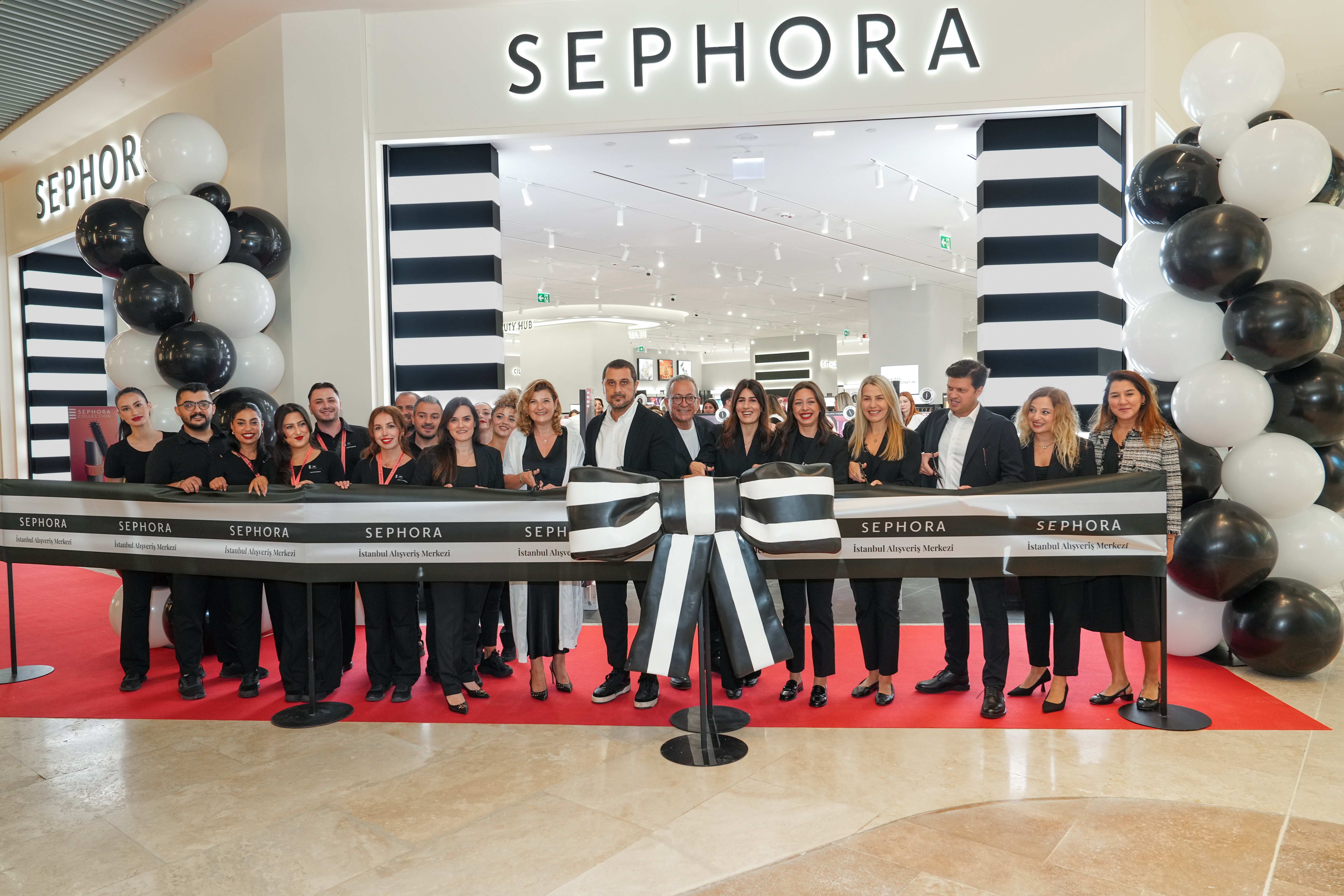 SEPHORA’NIN YENİ MAĞAZASI İSTANBUL ALIŞVERİŞ MERKEZİ’NDE AÇILDI